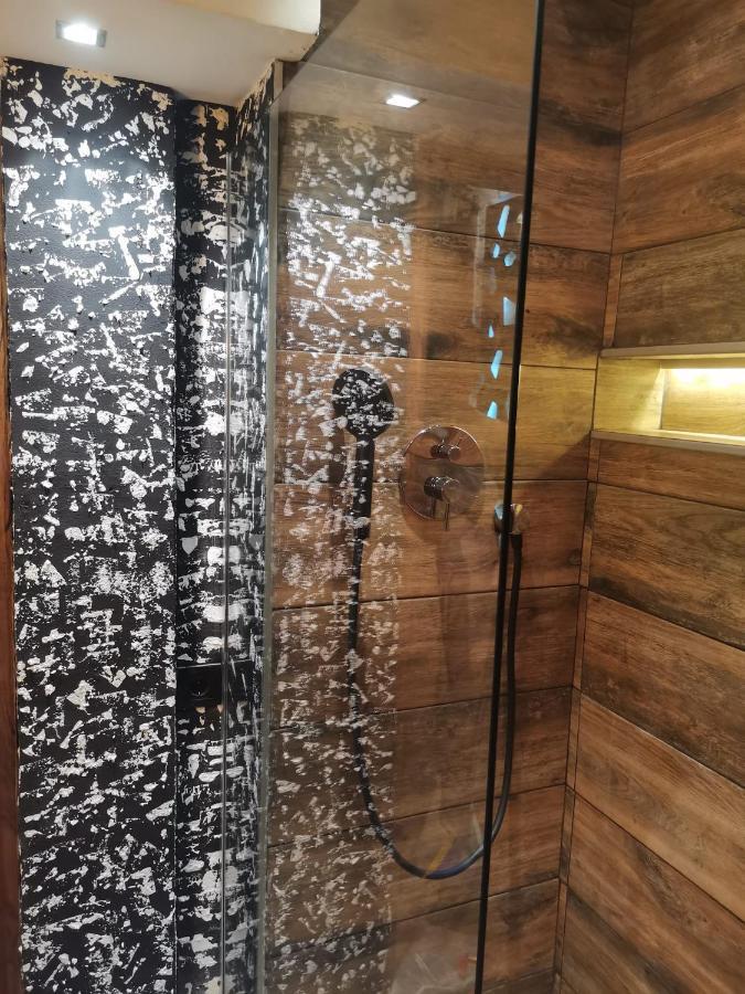 Studio Apartman Black & White Centar Sarajevo Free Parking Εξωτερικό φωτογραφία